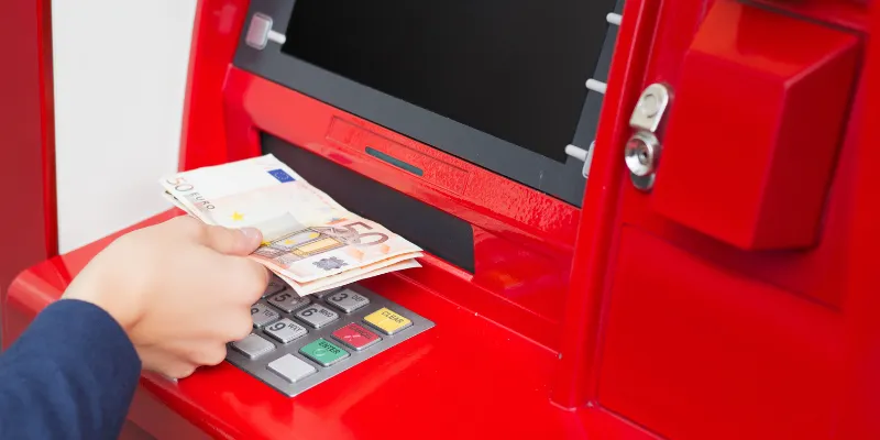 Những yếu tố cần biết khi thực hiện rút tiền